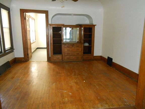 3rd image of 3825 N 22nd St #3827
