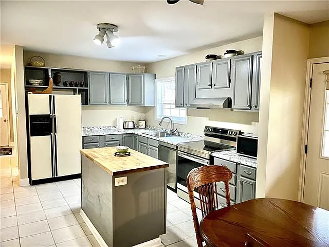 2 bed, 1.0 bath, 800 sqft, $1,600 — Photo 3