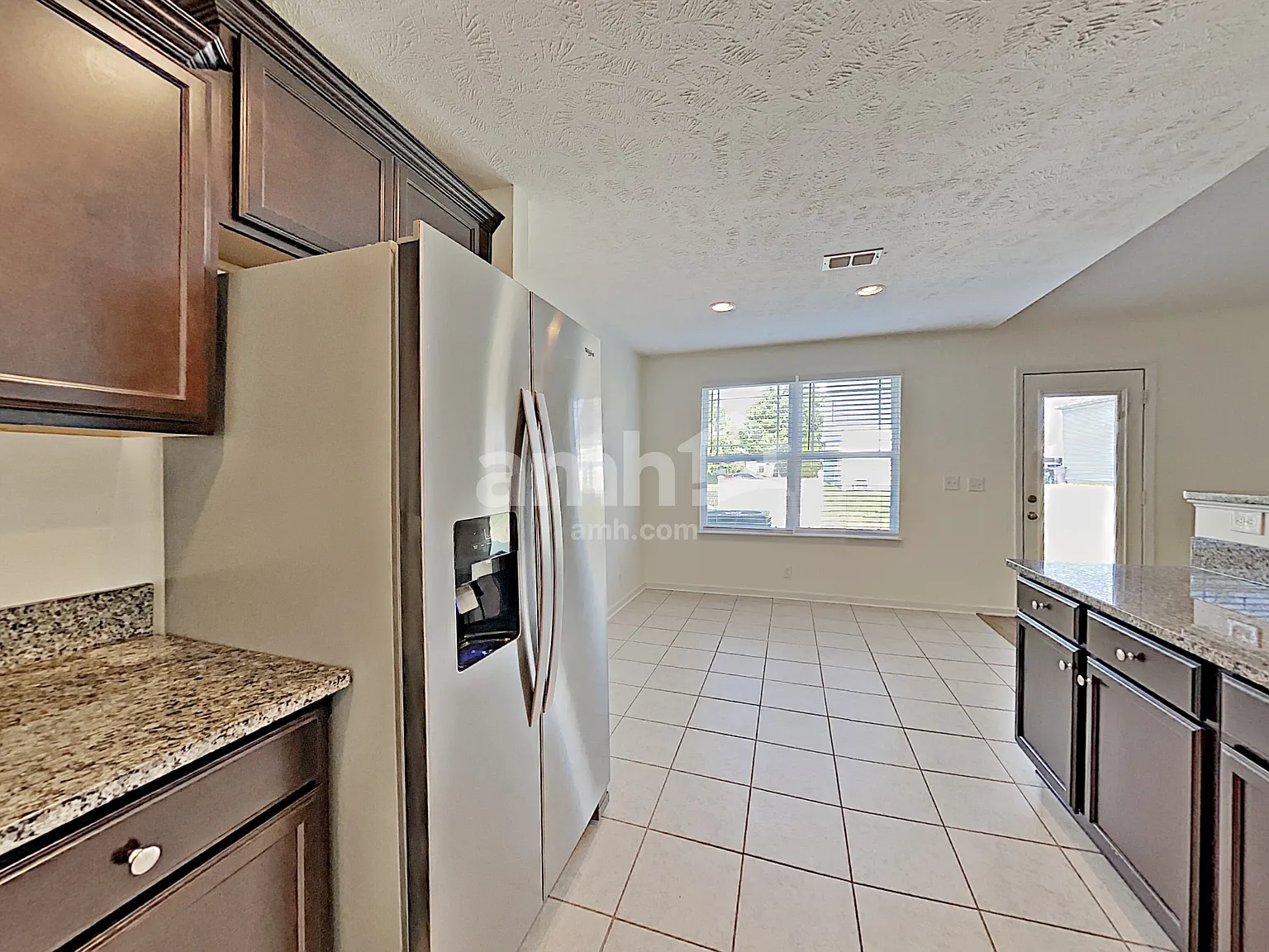 3 bed, 3.0 bath, 1896 sqft, $2,375 — Photo 4