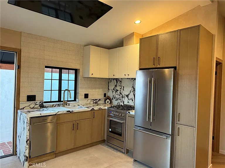 6632 Fulton Ave — Photo 5