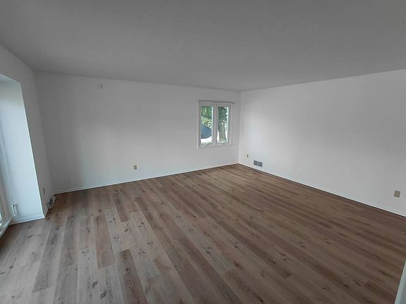 5th image of 28 Park Ln