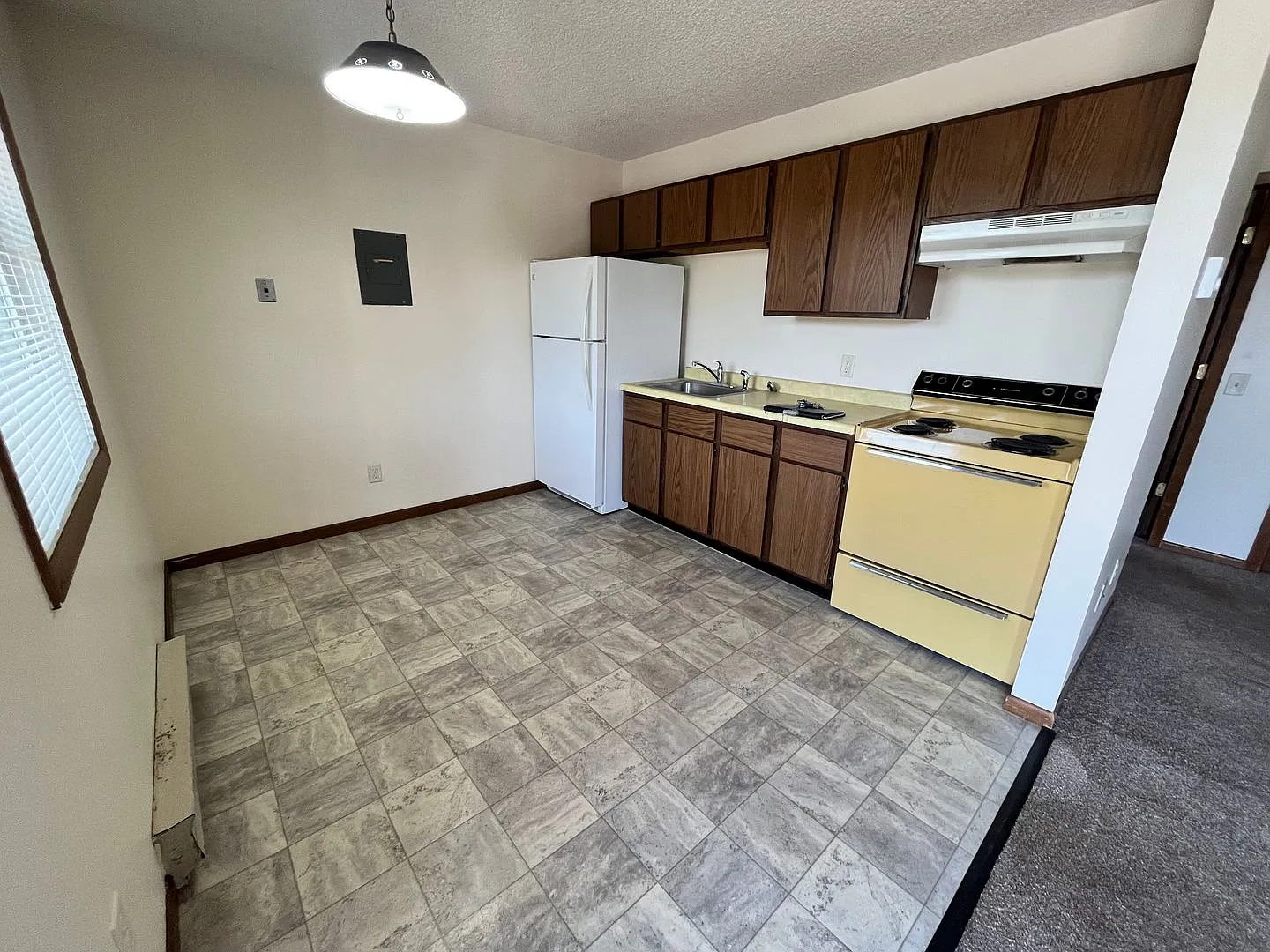 970 W Hamilton Ave — Photo 4