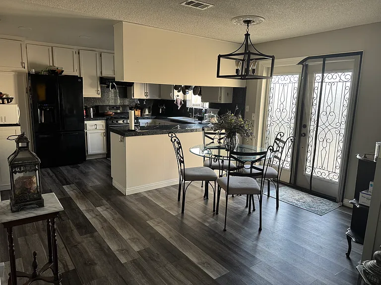 24850 Chippendale St — Photo 17