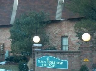 706 Green Hollow Dr, Iselin, NJ 08830