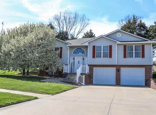 1812 Kingwood Dr, Manhattan, KS 66502