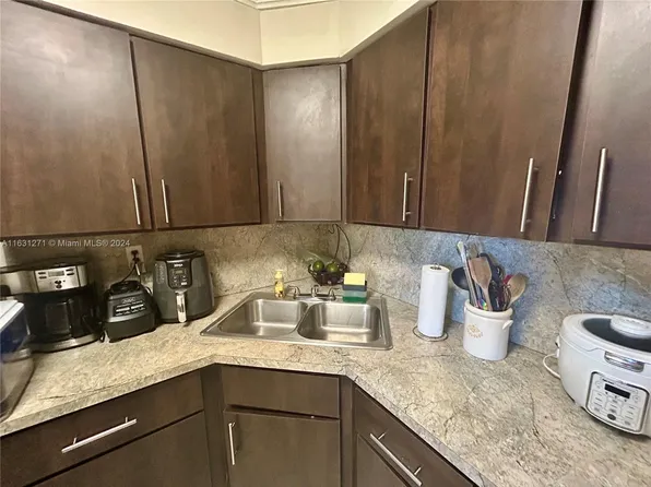 1530 NE 191st St APT 140, Miami, FL 33179