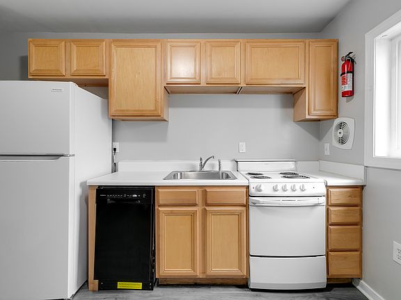 5th image of 811 Mosby St APT A