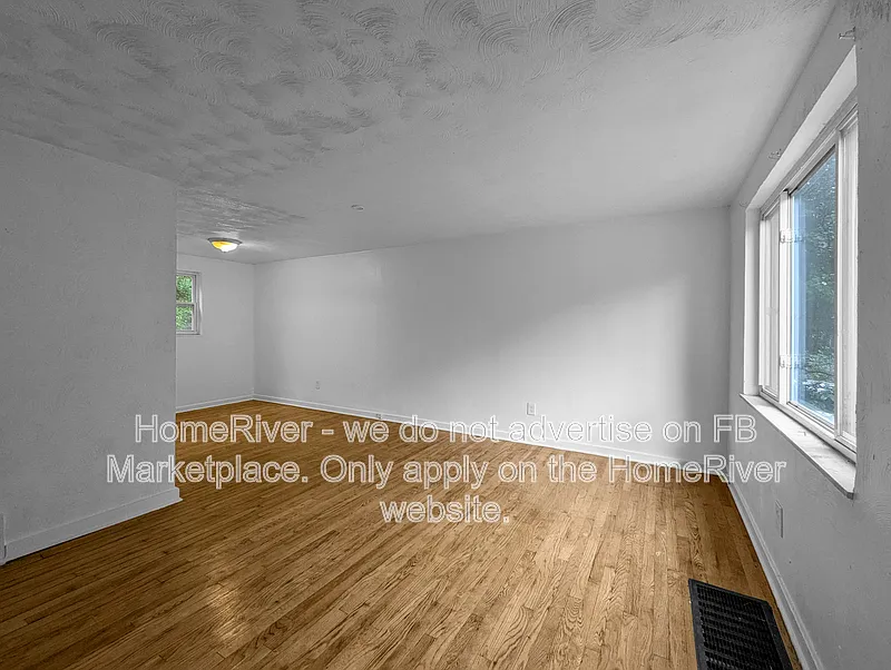 2 bed, 1.0 bath, $1,300 — Photo 4