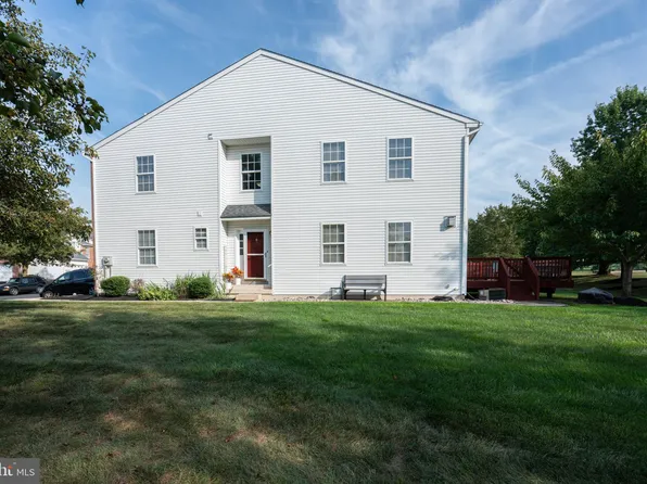 244 Hampshire Dr, Sellersville, PA 18960