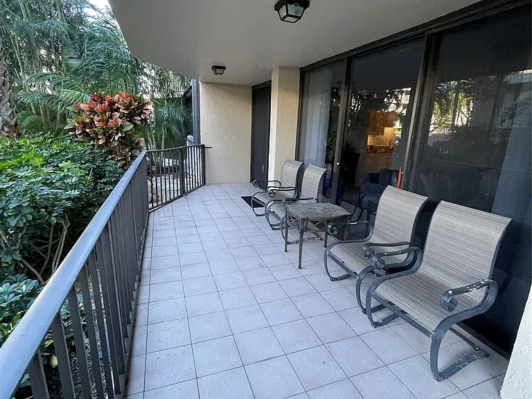 859 Jeffery St #1040 — Photo 35