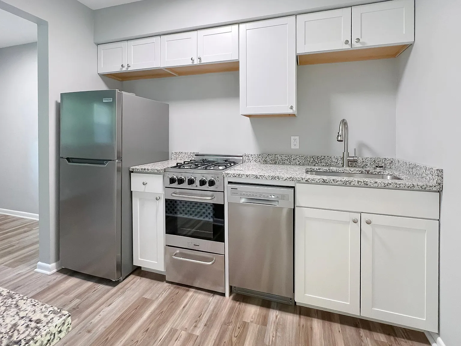 1 bed, 600 sqft, $900 — Photo 2