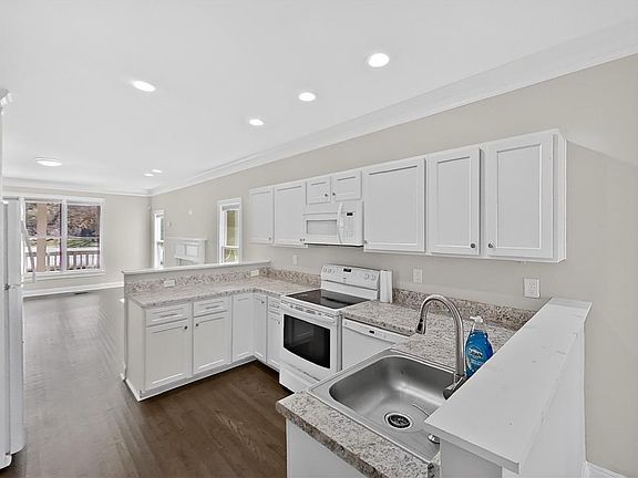 5th image of 7 Park Ave SE