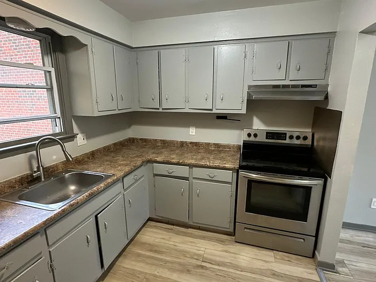 40 Briarwood Ln #16F — Photo 3