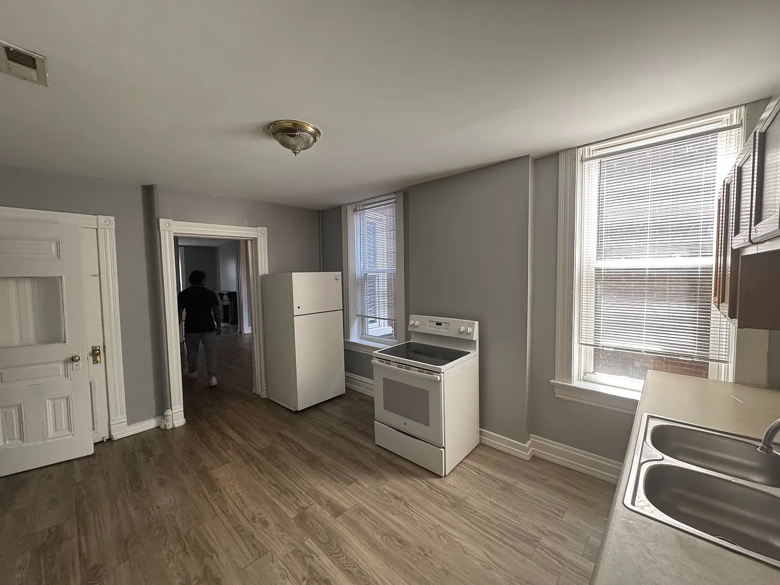 3 bed, 1600 sqft, $1,800 — Photo 3