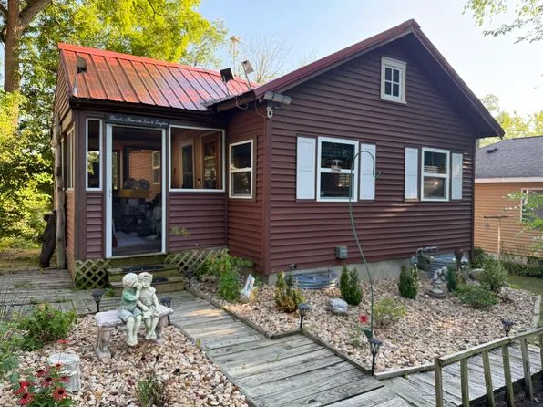 141 Lakeview Ave, Edgerton, WI 53534