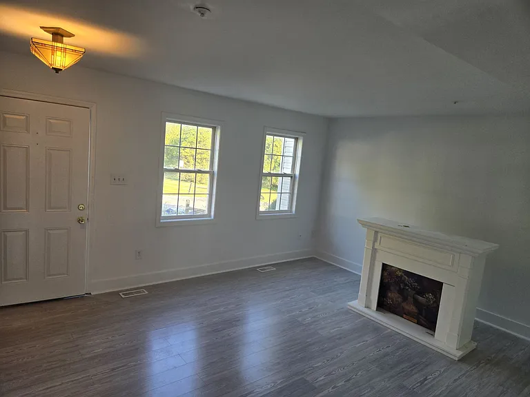 5 Warthens Way — Photo 3