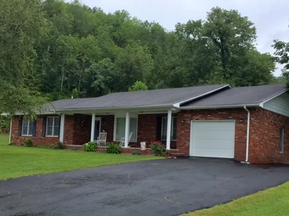 2412 Charles St, Richlands, VA 24641