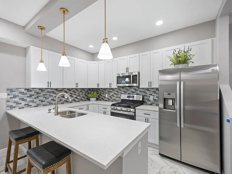 723 N Luzerne Ave — Photo 11