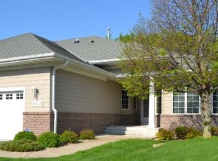 9042 Sutton Dr, Eden Prairie, MN 55347