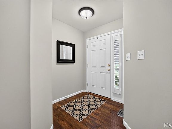 3rd image of 30 Hunting Manor Dr