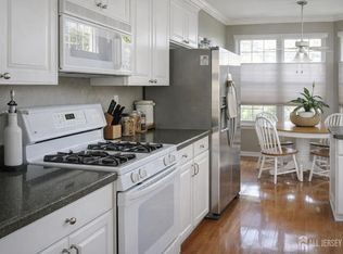 22 Breckenridge Ln, Monroe Township, NJ 08831