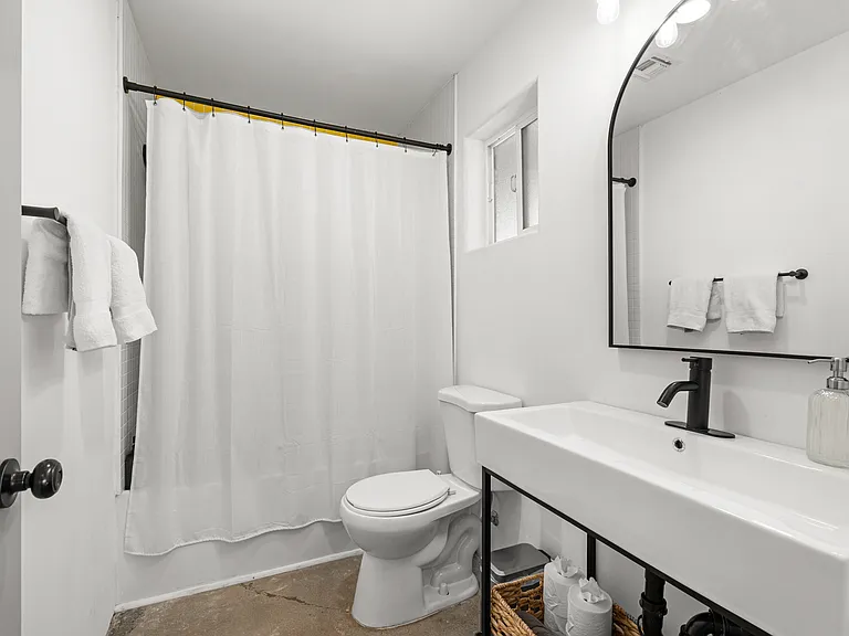 477 N Bonita Ave — Photo 8