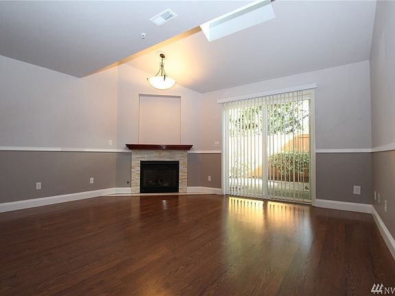 4th image of 321 SE Orchard Dr APT 2