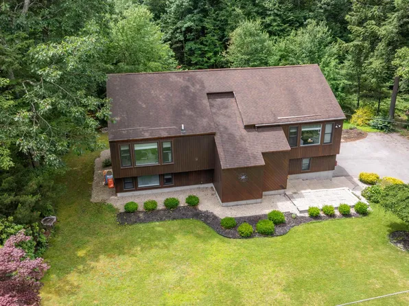 43 Boxwood Circle, Milford, NH 03055