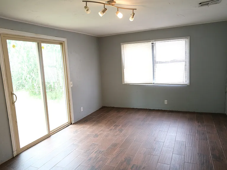1249 Bellevidere Dr — Photo 5