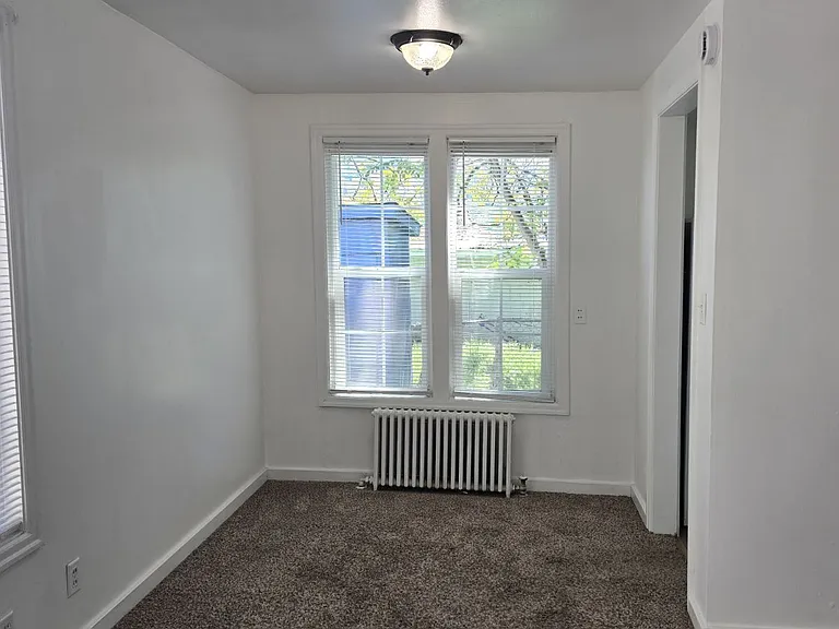 449 NE Winchester St — Photo 7