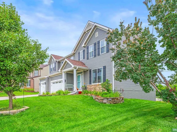 1706 Port Royal Dr, Papillion, NE 68046
