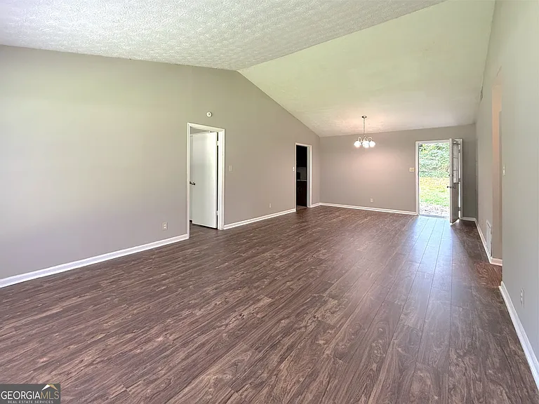 813 Post Oak Cir — Photo 6