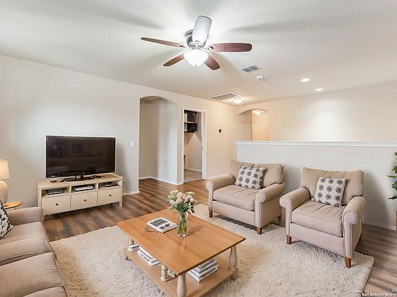 5th image of 819 Oakwood Way