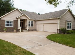 302 Bluestem Trl, Dakota Dunes, SD 57049