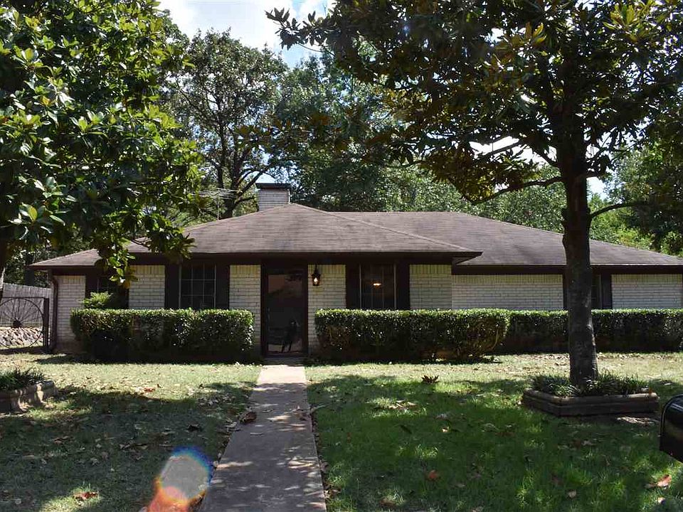 1st image of 225 Mosley Cir N