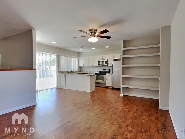 725 W Utopia Rd — Photo 5