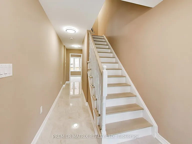 37 Shiff Cres — Photo 5
