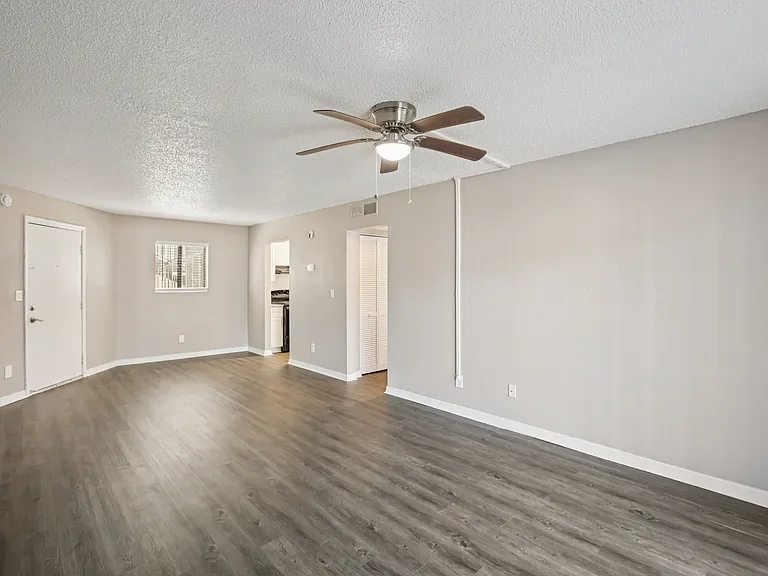 Meridian Luxury Condominiums — Photo 28