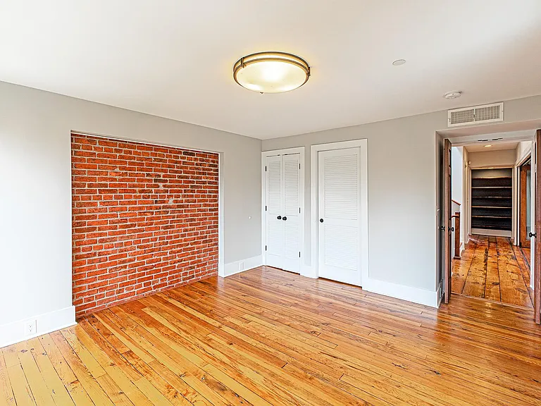 325 D St SE — Photo 39