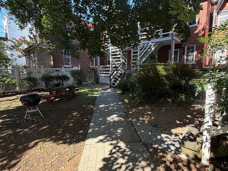 138 N Washington St #15 — Photo 9