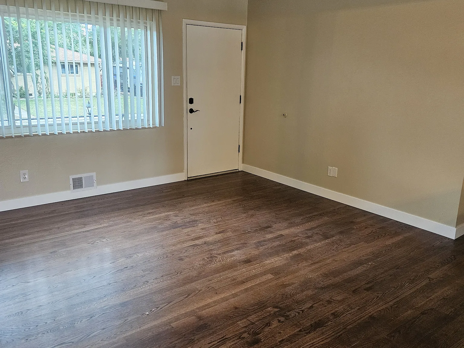 4 bed, 2292 sqft, $3,000 — Photo 3