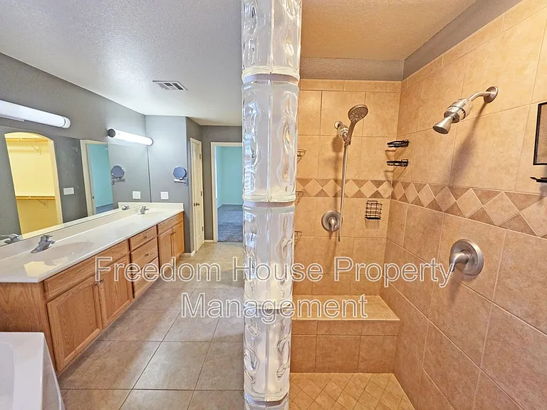 111 Mondale Ct — Photo 46