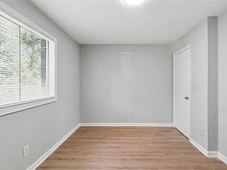 4855 College St #11 — Photo 6