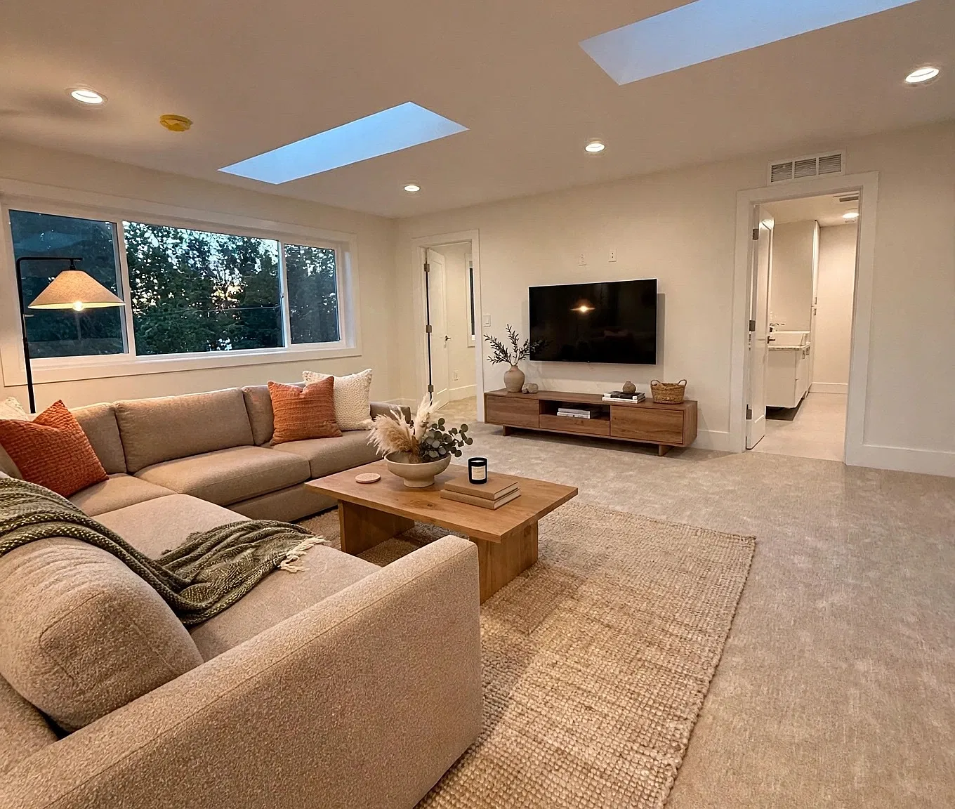 2 bed, 1600 sqft, $3,950 — Photo 2