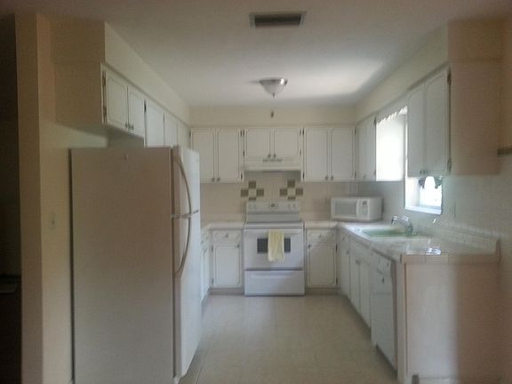 5th image of 3520 NE Linda Dr