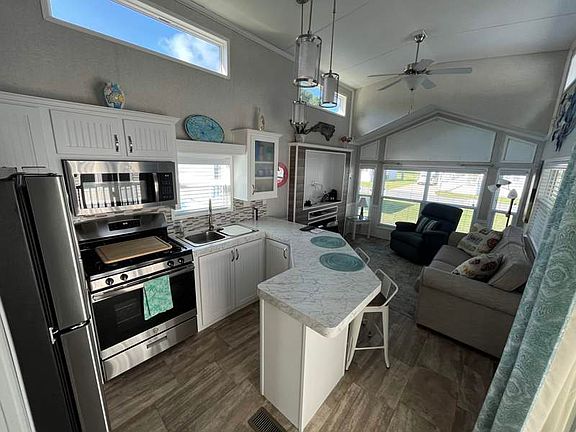 2nd image of 1204 Cedar Point Blvd #8