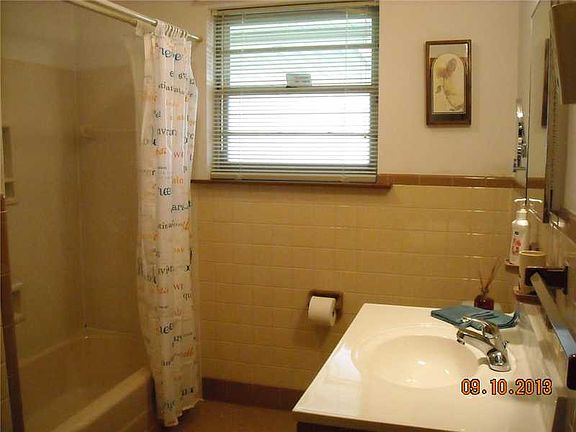 5th image of 1421 Carnation Ave