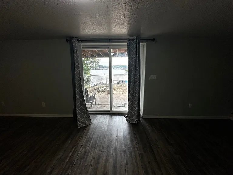 491 Short St — Photo 30