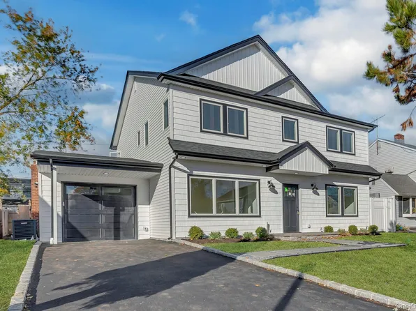 22 Family Lane, Levittown, NY 11756