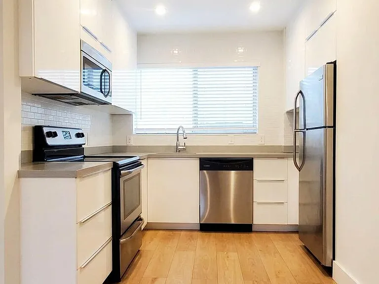 1415 SE 2nd St #1 — Photo 7
